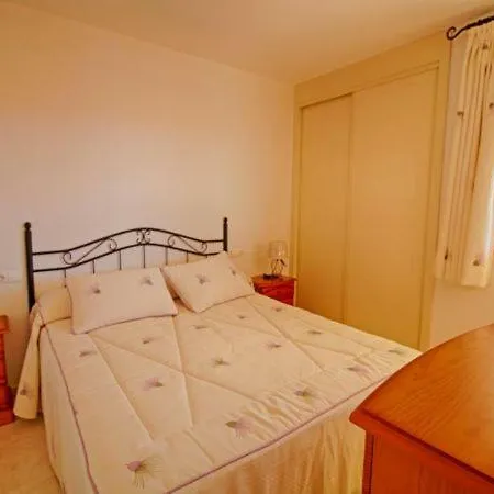 Apartment Sleeps 3 Pool Air Con T792138